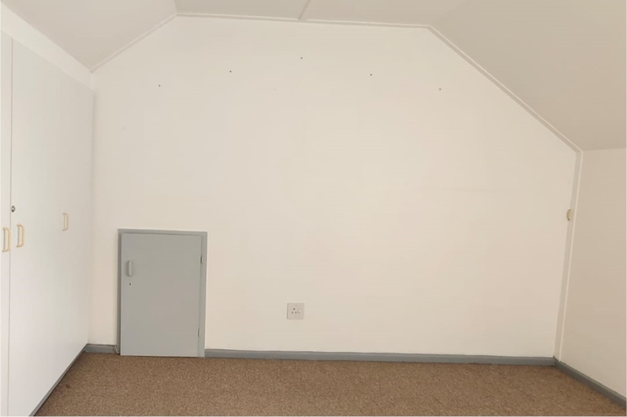 To Let 4 Bedroom Property for Rent in Heather Park Western Cape